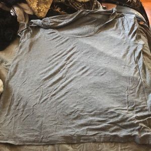 A short sleeve gray top